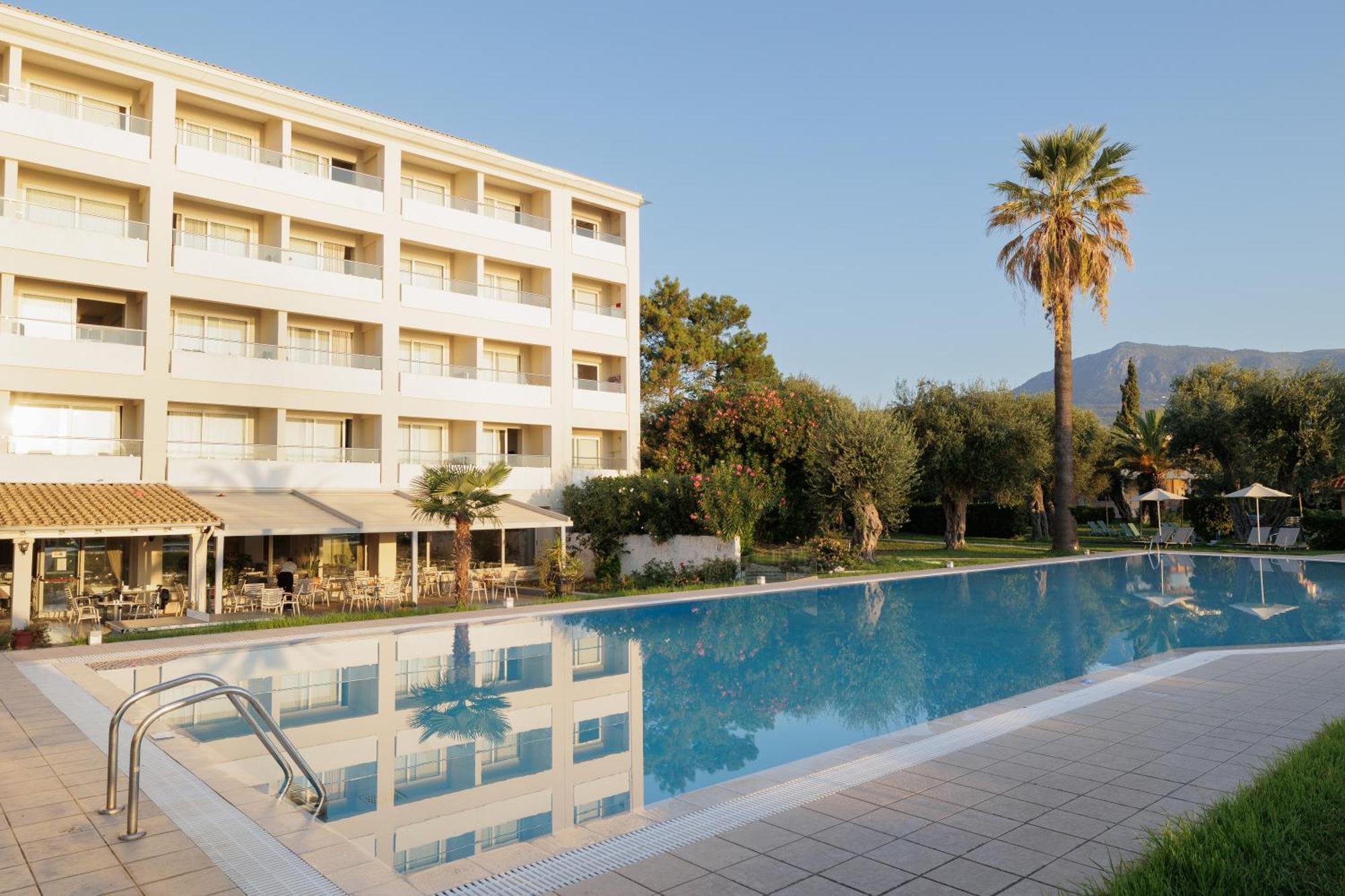 Elea Beach Hotel Дассия Экстерьер фото