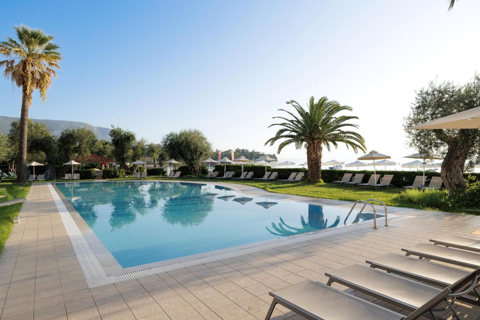 Elea Beach Hotel Дассия Экстерьер фото